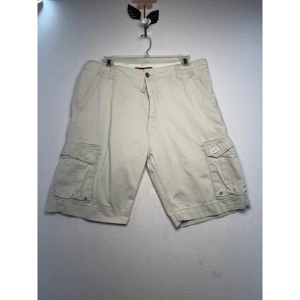 Levi’s Cream Men’s Cargo Shorts Size 40 Beach Travel Hiking Fishing Casual